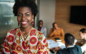 localization ux meeting african business woman stands up